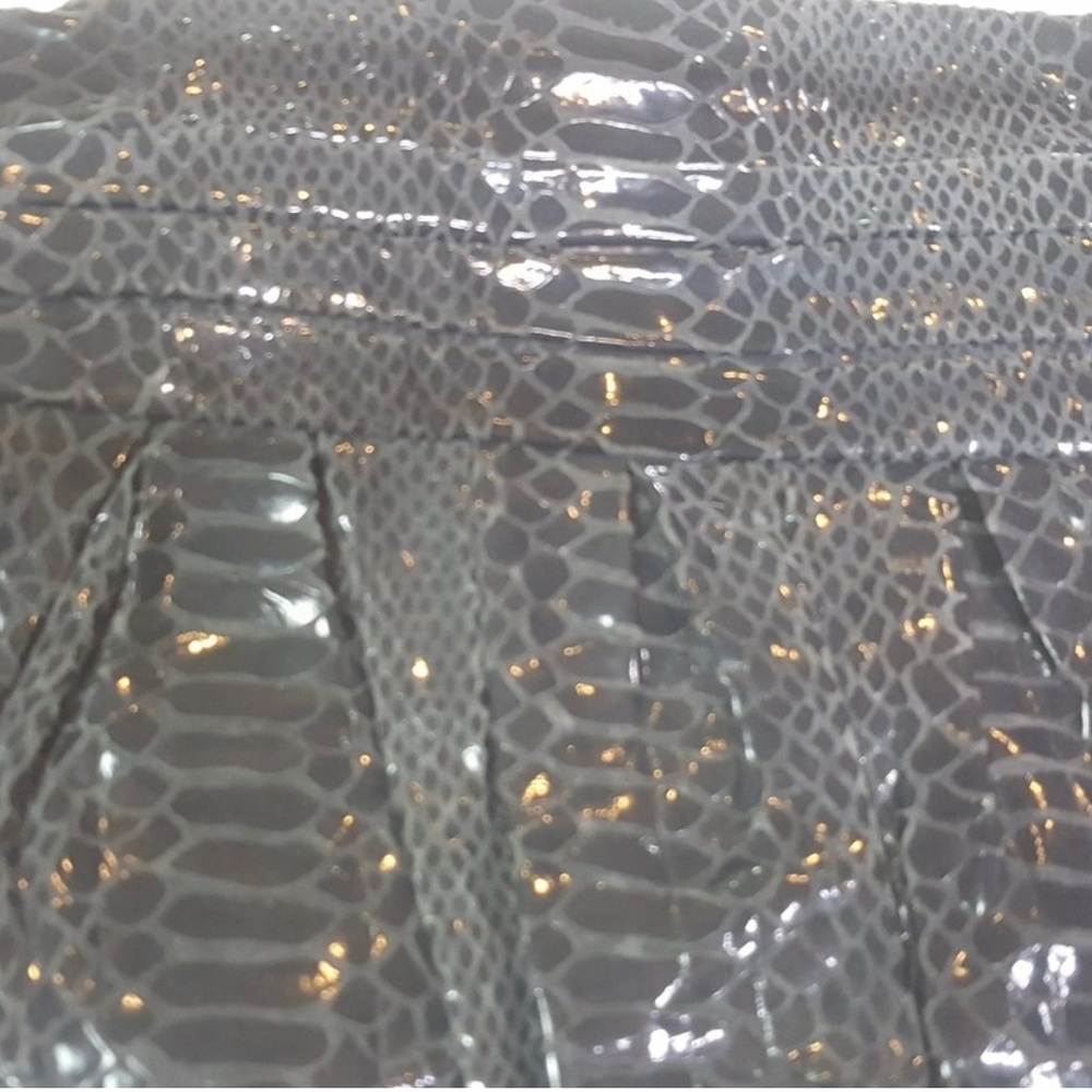 * 80’s VINTAGE LIZ CLAIBORNE Snake Print Leather Oversized Clutch. - Picture 4 of 7